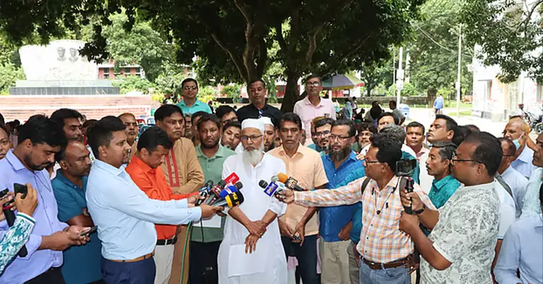 কর্মসূচি প্রত্যাহারের ঘোষণা দেন অফিসার্স সমিতির সভাপতি