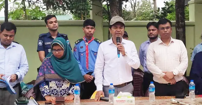 রাঙামাটিতে পাহাড়ধসের ঝুঁকিপূর্ণ এলাকা পরিদর্শনে জেলা প্রশাসক