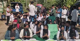 ৮ দাবিতে রাঙামাটিতে কৃষি প্রশিক্ষণ ইনস্টিটিউটের শিক্ষার্থীদের সড়ক অবরোধ