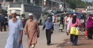 দ্বিতীয় দিনের মতো নওগাঁয় অভ্যন্তরীণ রুটে বাস চলাচল বন্ধ