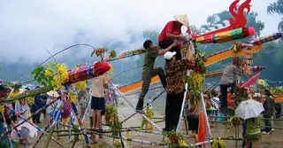থাইল্যান্ডে মন জাতিগোষ্ঠীর ঐতিহ্যবাহী রকেট উৎসব: দর্শকদের উপচেপড়া ভিড়