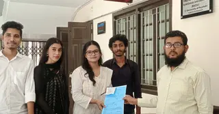 রাকসু ঘিরে সরগরম ক্যাম্পাস, প্রথম বর্ষের শিক্ষার্থীরাও নিচ্ছেন মনোনয়ন ফরম