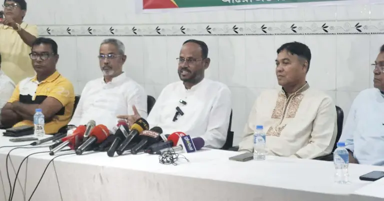 কথা বলছেন সালাউদ্দিন টুকু