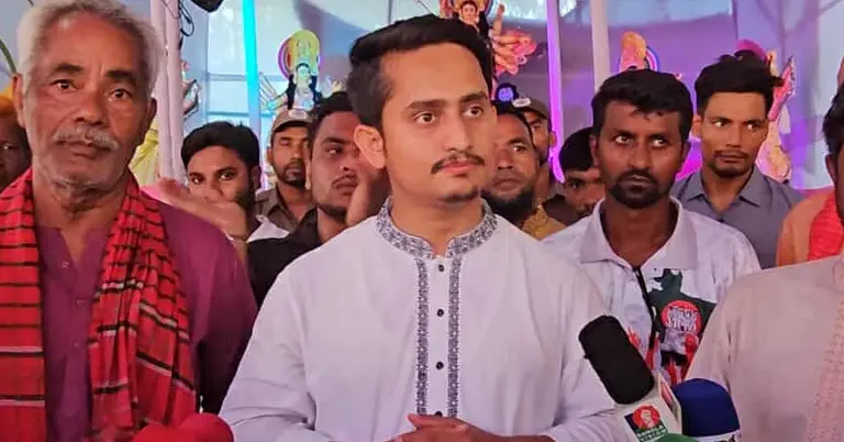 কথা বলছেন এনসিপির উত্তরাঞ্চলের মুখ্য সংগঠক সারজিস আলম