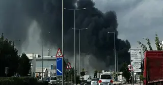 ইরাক-কাতার-সৌদিতে নতুন করে হামলা, হরমুজ প্রণালিতে যুদ্ধজাহাজ পাঠানোর হুঁশিয়ারি ট্রাম্পের