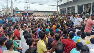 সেনাবাহিনীর মধ্যস্থতায় কাজে ফিরলো ২০ হাজার শ্রমিক