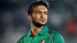 সংবাদ সম্মেলনে সাকিবের অসহায় আত্মসমর্পণ