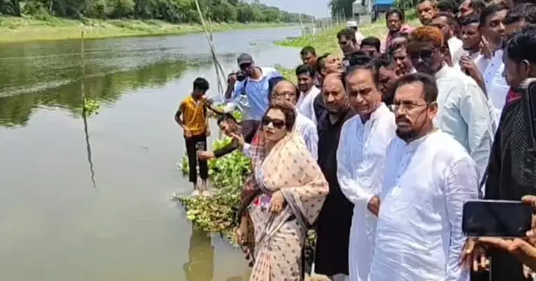 এসো ভাই কুমারনদ বাঁচাই স্লোগানে কুমার নদকে রক্ষায় ফরিদপুরে শামা ওবায়েদ