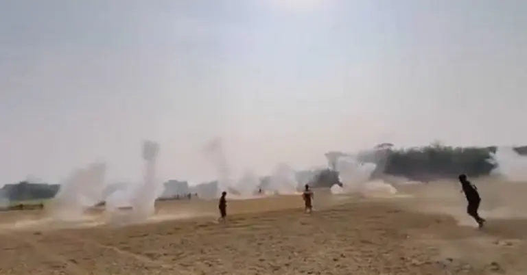 জাজিরায় ককটেল বিস্ফোরণের চিত্র