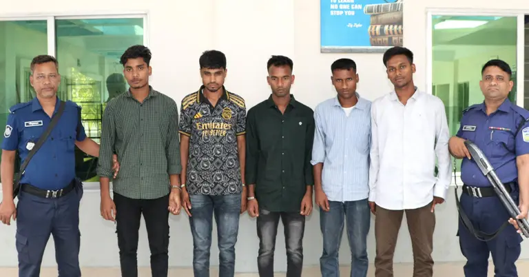 আটক পাঁচ জন