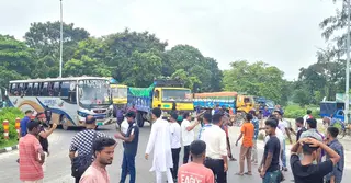নুরুল হক নুরকে মারধর: সিরাজগঞ্জে মহাসড়ক অবরোধ ও বিক্ষোভ মিছিল
