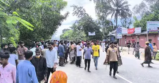সিরাজগঞ্জে অটোরিকশার ধাক্কায় পথচারী নিহতের ঘটনায় সড়ক অবরোধ