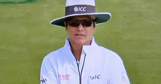 অ্যাশেজ টেস্ট: সৈকতের বিতর্কিত আউট সিদ্ধান্তে সমালোচনা-প্রশংসা