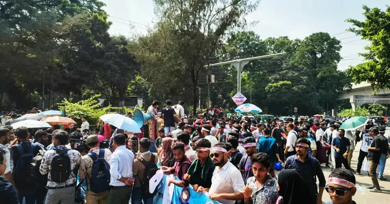 সাত কলেজ শিক্ষার্থীদের অবস্থান