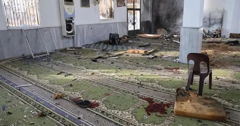 মসজিদে বিস্ফোরণের পরের অবস্থা