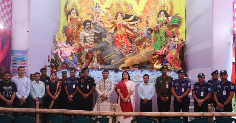 মণ্ডপ পরিদর্শনে টাঙ্গাইল প্রশাসন