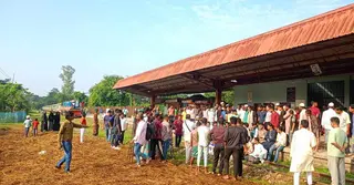 নতুন ট্রেনের দাবিতে নোয়াখালীতে দেড়ঘণ্টা রেলপথ অবরোধ স্থানীয়দের