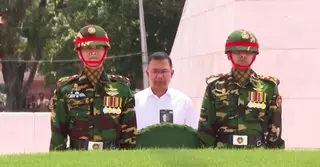 জিয়াউর রহমানের সমাধিতে শ্রদ্ধা জানিয়েছেন প্রধানমন্ত্রী