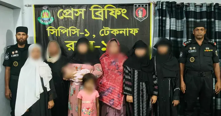 আটক রোহিঙ্গাদের একাংশ