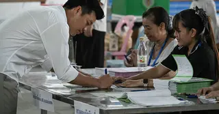 থাইল্যান্ডে নির্বাচন: প্রতিযোগিতার আভাস মিলছে ৩ দলের মধ্যে