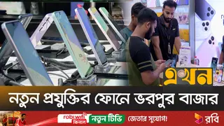 কিস্তি ও অফারে বাড়ছে স্মার্টফোনের বিক্রি; তবু দাম নিয়ে অসন্তোষ গ্রাহকরা