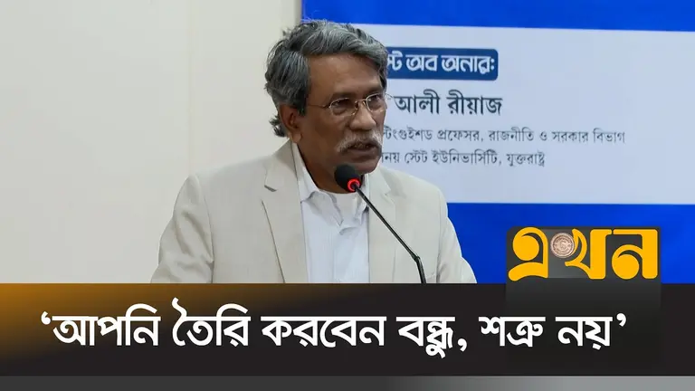 ‘প্রযুক্তি যেন আপনাকে নিয়ন্ত্রণ না করে’