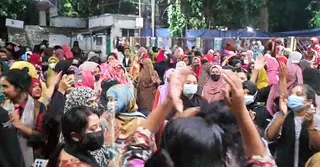 রাজনীতি নিষিদ্ধের দাবিতে তিতুমীর কলেজের নারী শিক্ষার্থীদের বিক্ষোভ