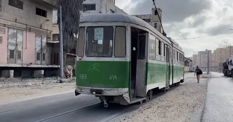 মিশরের শহরে ট্রাম চলছে