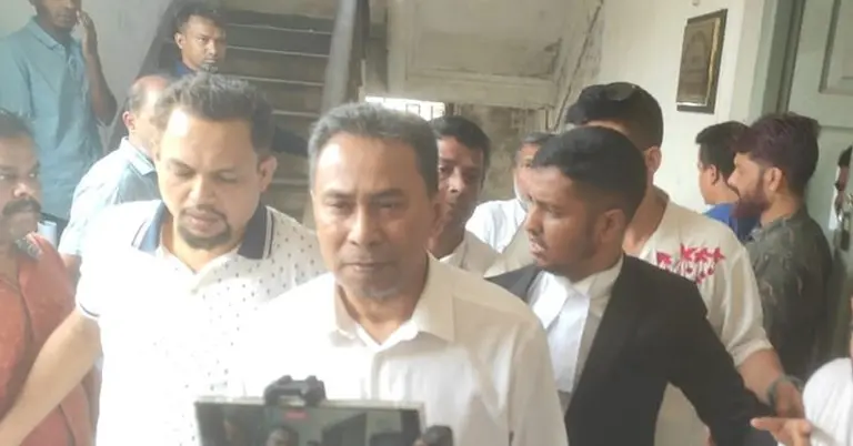 আত্মসমর্পণ পূর্বক শাহরিন ইসলাম চৌধুরী তুহিন