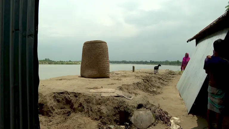 ব্রহ্মপুত্রের তীরঘেষে যে সংসারের দিনাতিপাত