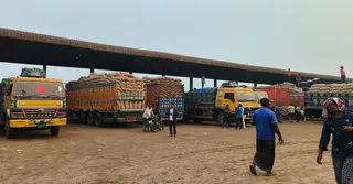 ভোমরা স্থলবন্দরে আমদানি-রপ্তানি বন্ধ থাকলেও যাত্রী চলাচল স্বাভাবিক