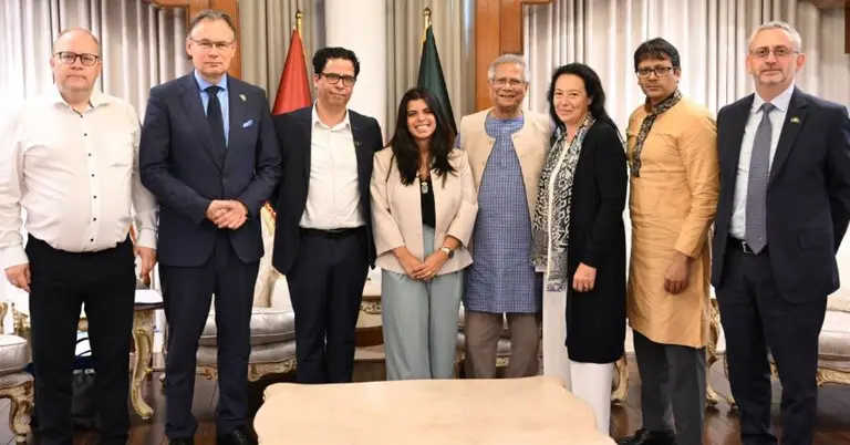 প্রধান উপদেষ্টা ড. মুহাম্মদ ইউনূসের সঙ্গে বৈঠক করেন ইউরোপীয় পার্লামেন্টের একটি প্রতিনিধি দল
