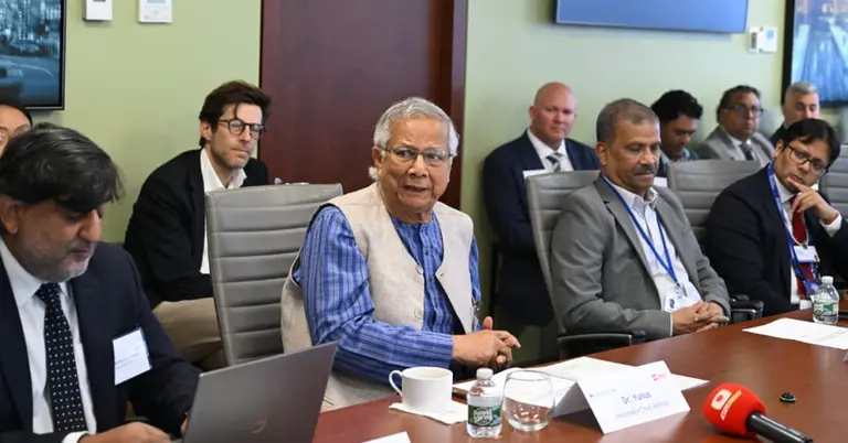 স্বাস্থ্যসেবা নিয়ে বৈঠকে প্রধান উপদেষ্টা