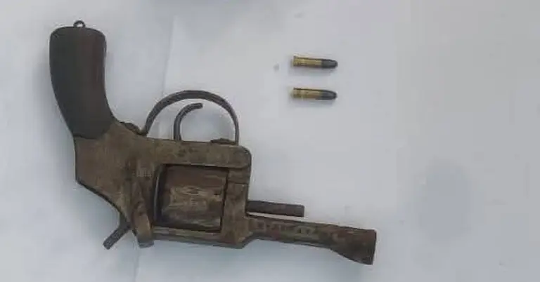 পরিত্যক্ত অস্ত্র ও গুলি